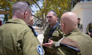 Chief of Staff visits Gaza, orders expansion of maneuver