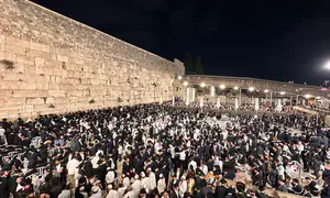 Thousands at the Western Wall as Shavuot ends