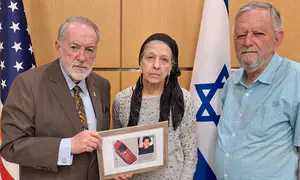 Roths give petition demanding extradition of Tamimi to Huckabee