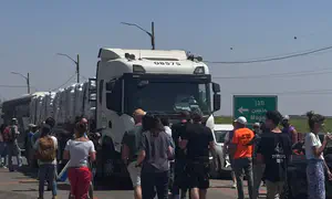 Hostages' families block trucks: 'This is direct aid to Hamas'