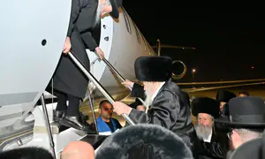 Rebbe of Gur departs on fundraising tour in USA
