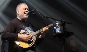 Иегуда Поликер помог мужчине, угрожавшему спрыгнуть с крыши