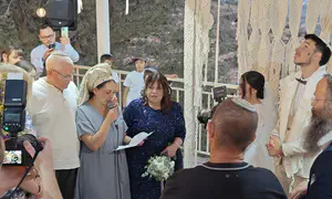 הוריו של הנופל ליוו חייל בודד לחופה