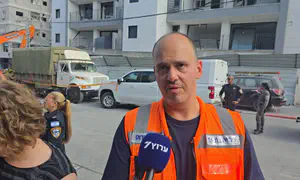 'Six dead, many trapped, over 100 families homeless'