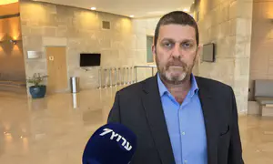 מקווה שטראמפ בדרך לפעולה נגד איראן
