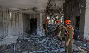 Was cluster bomb used  in Iran's missile attack on Gush Dan?