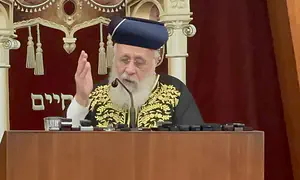 הראשון לציון התיר חתונות ב'בין המצרים'