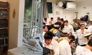 ארון הספרים שלא נפגע - והשטייגען בממ"ד