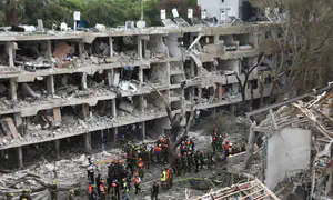 30 טילים בשני מטחים, 23 פצועים