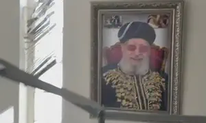 בית הדין נפגע, תמונת הרב עובדיה לא זזה