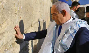 Netanyahu prays for Trump at the Western Wall