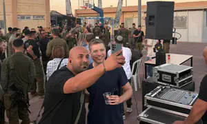 Yair Netanyahu joins special barbecue for IDF reservists
