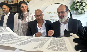 ספר תורה לעילוי נשמת חמישה לוחמים שנפלו