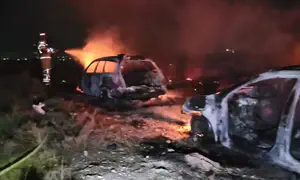 Palestinian Arabs set fire to two cars near Bat Ayin