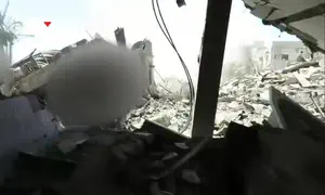 Боевики выбрались из-под завалов, стреляя по Азулаю