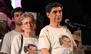 Simcha Goldin at Hostages Square: We do not despair