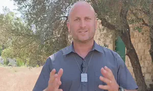 הסיור החריג של קרויזר בקברו של המחבל