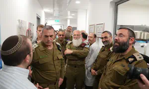המתנה של הרבנות הצבאית לרמטכ"ל