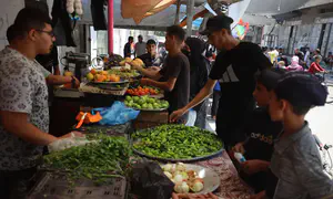 Photos show Gaza market full of goods, locals shopping freely