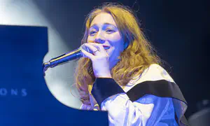 Israeli singer hits back at pro-Palestinian protester