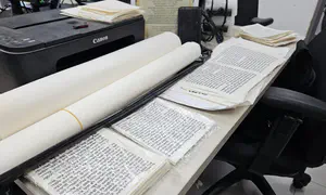 Man pretending to be religious scribe sells printed mezuzahs