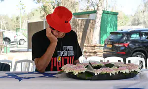 Gadi Mozes, captivity survivor, lays slain partner to rest