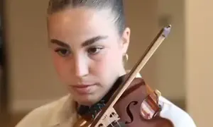 Captivity survivor plays 'Hatikva' at Berlin Jewish festival