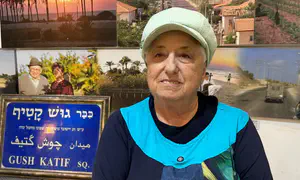 אניטה טוקר חולמת לשוב לבית בנצר חזני