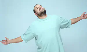 עקיבא חוזר עם שיר על אמונה ותודה