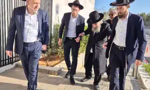 Senior haredi leader visits draft dodgers in prison