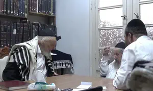 Haredi leader visits yeshiva students held in military prison