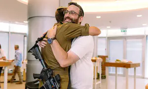 Parents of Lone Soldiers arrive in Israel on Birthright program