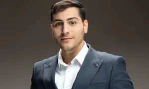 ארי גולד שר "מה רבו" בהרי הדולומיטים