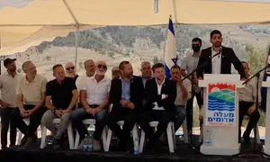 Maaleh Adumim mayor announces E1 plan, recites special blessing