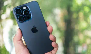 האם אייפון יכול לשרוד 5 ימים מתחת למים?