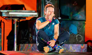 Chris Martin invites Israelis, then welcomes 'Palestinians'