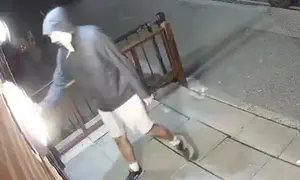 تشويه معابد يهودية ببراز في حي جولدرس غرين بلندن