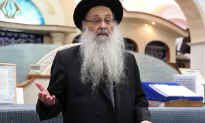 Haredi rabbi: Blocking roads is theft