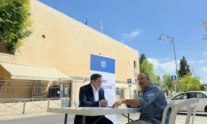 מול הקונסוליה: ח"כ מהליכוד פותח לשכה