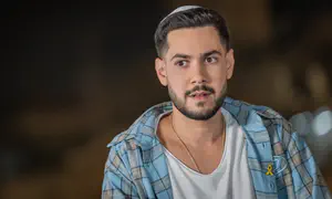 שורד השבי קורא למחאה נגד יוצרי "נז"א"