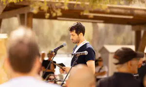 498 ימים בשבי הפכו לתשעה שירים