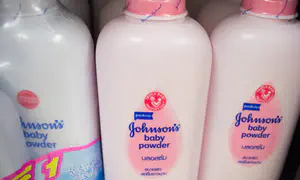 Johnson & Johnson выплатит компенсацию за тальк