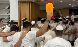 Soldier dances in yeshiva with plush Torah scroll found in Gaza