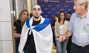 Rom returned from captivity and donned tefillin