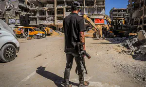 حماس بحث عن أسلحة تحت أنف الصليب الأحمر