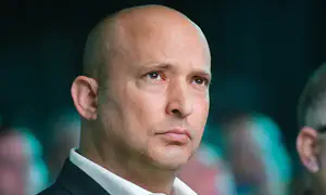 Преображение Беннета: транспорт в Шаббат и однополые браки