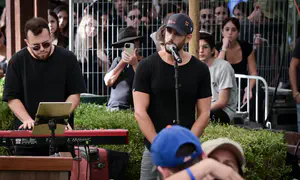 Watch: Idan Amedi's moving performance at Itay Chen's funeral
