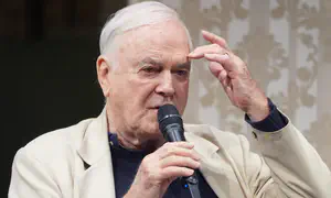 John Cleese cancels Israel shows