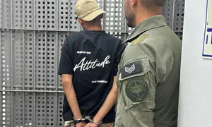 פרץ לבתי כנסת, גנב מקופות צדקה והואשם