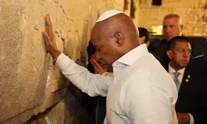 Outgoing NYC Mayor Eric Adams in emotional visit to Western Wall